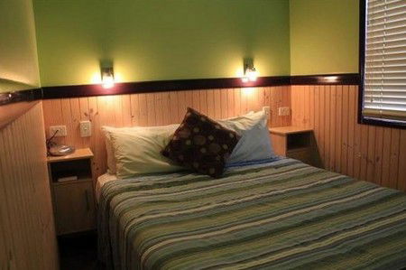 Aussie Outback Oasis Cabin And Van Village - Accommodation QLD 1