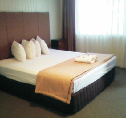 Country Plaza Motor Inn - Accommodation QLD 2
