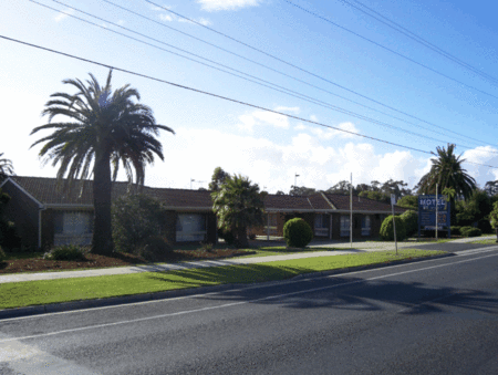 Golden Palms Motel - Accommodation QLD 1