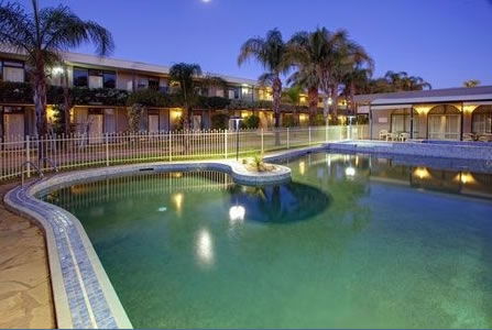 Sandors Motor Inn - Accommodation QLD 5
