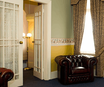 Hadleys Hotel - Accommodation QLD 4