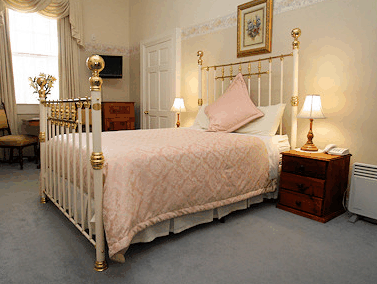 The Lodge On Elizabeth - Accommodation QLD 3