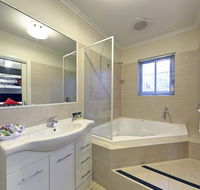 Comfort Inn And Suites Georgian Albury - Accommodation QLD