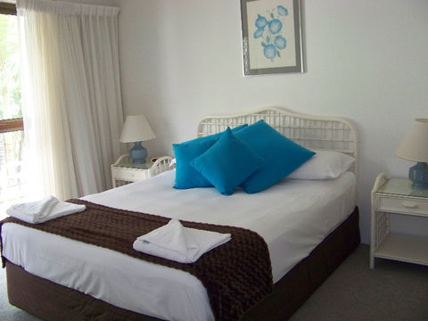 Old Burleigh Court Holiday Apartments - Accommodation QLD 0
