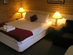 Blue Violet Motor Inn - Accommodation QLD 3