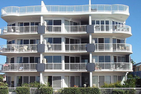 Sandy Shores On Golden Beach - Accommodation QLD 1