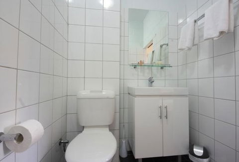 Coconut Grove Holiday Apartments - Accommodation QLD 4