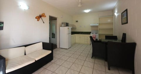 Coconut Grove Holiday Apartments - Accommodation QLD 5