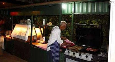 Pine Tree Motel - Accommodation QLD 3