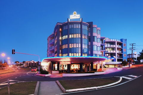 Grand Palais Beachside Resort - Accommodation QLD 0