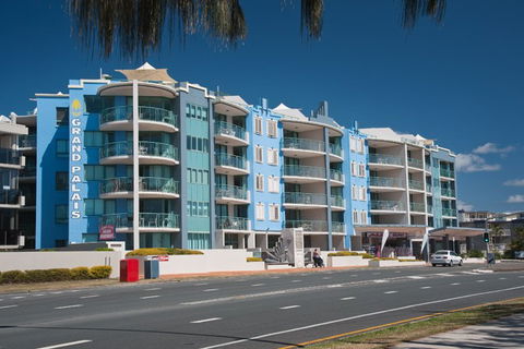 Grand Palais Beachside Resort - Accommodation QLD 7