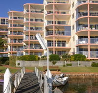 On The River Apartments - Accommodation QLD