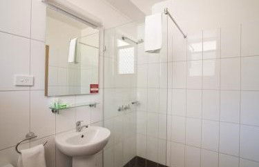 Vitina Studio Motel - Accommodation QLD 4