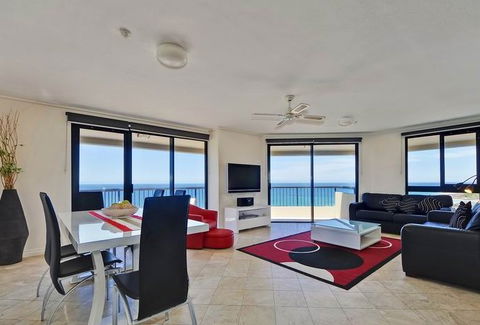 Clubb Coolum Beach - Accommodation QLD 2