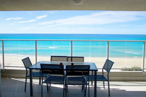 Pacific Surf Absolute Beach Apartments - Accommodation QLD 4