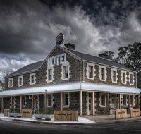 Inverleigh Hotel - Accommodation QLD