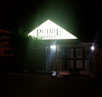 Petrie Hotel - Accommodation QLD