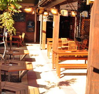 Brecknock Hotel - Accommodation QLD