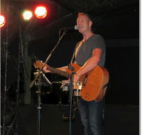 Jon J Bradley Entertainer - Accommodation QLD