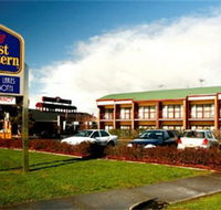 Taylors Lakes Hotel - Accommodation QLD