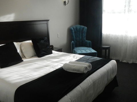 International Hotel - Accommodation QLD 0