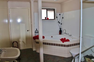 Dartmouth Motor Inn - Accommodation QLD 5