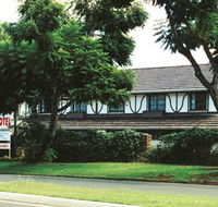 A Tudor Lodge Motel - Accommodation QLD