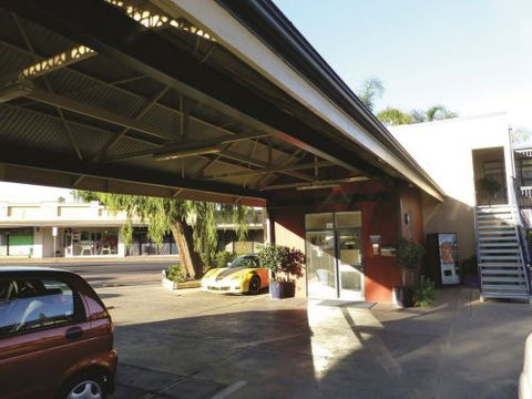 Golden Chain Welcome Inn 277 - Accommodation QLD 1