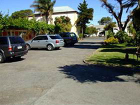 Motel Travelway - Accommodation QLD 0