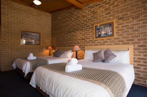 The Town House Motor Inn - Sundowner Goondiwindi - Accommodation QLD 0