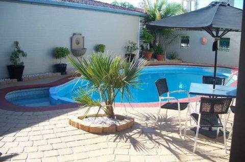 The Town House Motor Inn - Sundowner Goondiwindi - Accommodation QLD 1