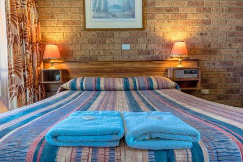 Sapphire Palms Motel - Accommodation QLD 6
