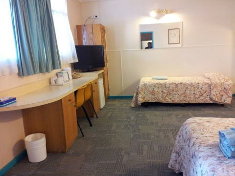 Charlton Motel - Accommodation QLD 1
