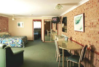 Cardiff Motor Inn - Accommodation QLD 1