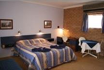 Deer Park Motor Inn - Accommodation QLD 1