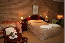 Deer Park Motor Inn - Accommodation QLD 2