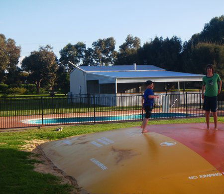 Elliston Caravan Park - Accommodation QLD 2