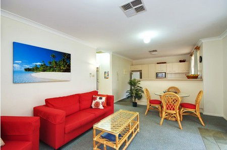 Beaches Serviced Apartments - Accommodation QLD 0