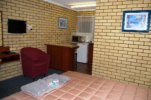 Coastal Comfort Motel - Accommodation QLD 4