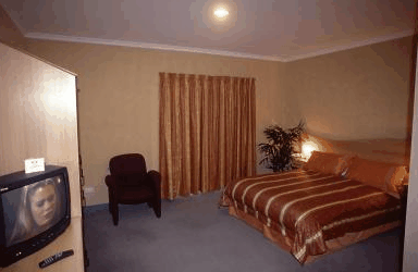 The Lighthouse Hotel - Accommodation QLD 0