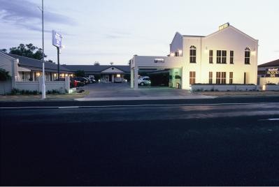 Breakout Motor Inn - Accommodation QLD 3