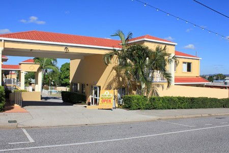 Harbour Sails Motor Inn - Accommodation QLD 0