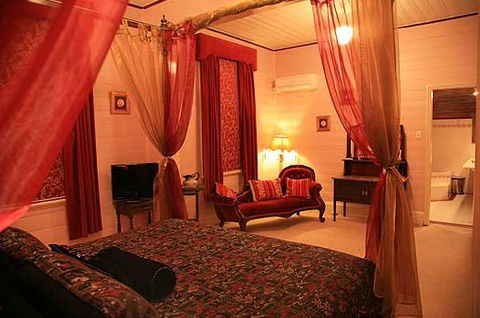 St Mounts Boutique Hotel - Accommodation QLD 1