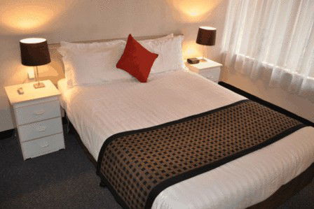 Econo Lodge Limestone Coast - Accommodation QLD 4