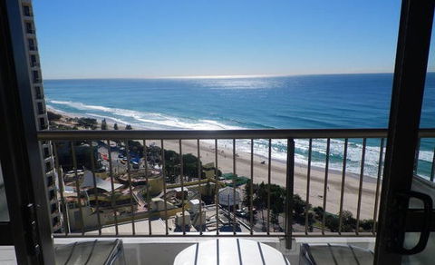 Surfers International Resort - Accommodation QLD 1