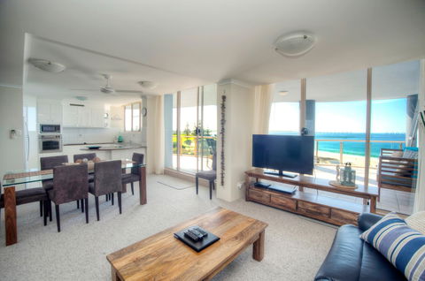 Beaches International - Accommodation QLD 4