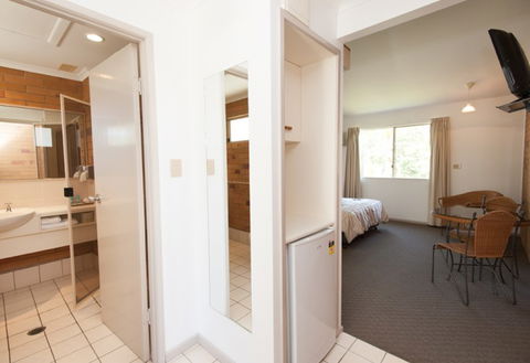 Country Comfort Gin Gin Wild Scotsman - Accommodation QLD 3