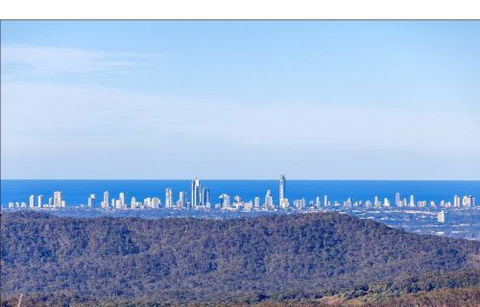 Mountain Edge Lodges - Accommodation QLD 0