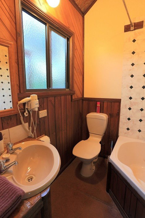 Stanley Lakeside Spa Cabins - Accommodation QLD 3