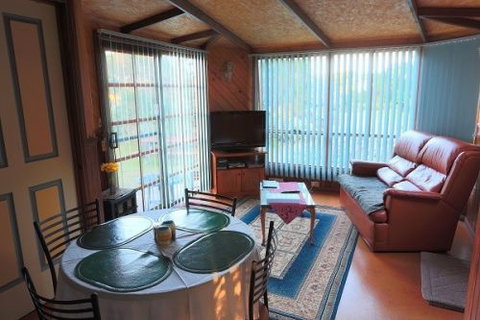 Stanley Lakeside Spa Cabins - Accommodation QLD 4